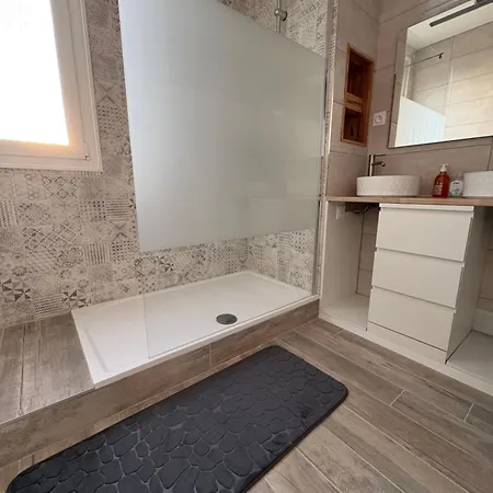 Spacious, Bright And Comfortable Bedrooms Lannemezan