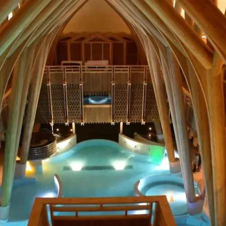 Spacious, Bright And Comfortable Bedrooms Dom wakacyjny Lannemezan