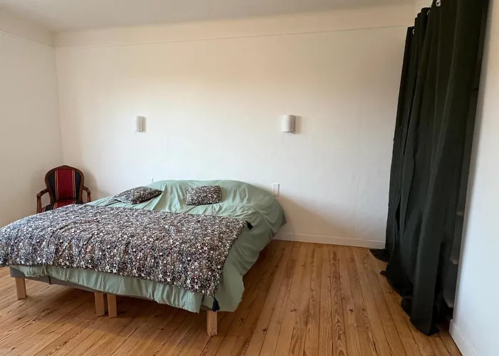 Spacious, Bright And Comfortable Bedrooms Dom wakacyjny Lannemezan