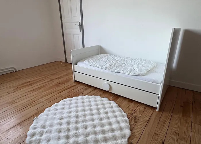 Dom wakacyjny Spacious, Bright And Comfortable Bedrooms Lannemezan