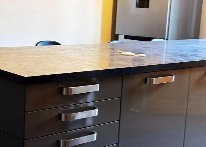 Spacious, Bright And Comfortable Bedrooms Dom wakacyjny Lannemezan